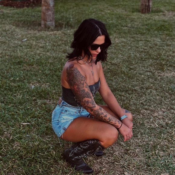 Meet your Posher, Taylor - Picture 1 of 1